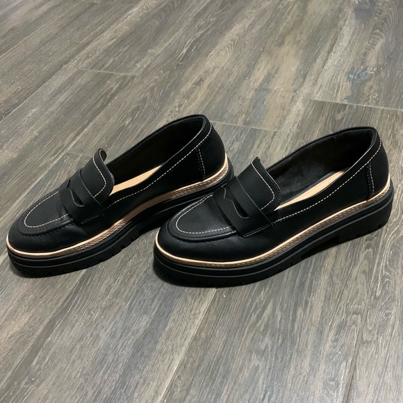 Black leather-like moccasins - Picture 7 of 8